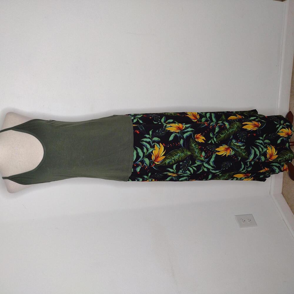 NWT olivaceous Women's Navy Tropical Skirt/Green Tank Outfit Size Large